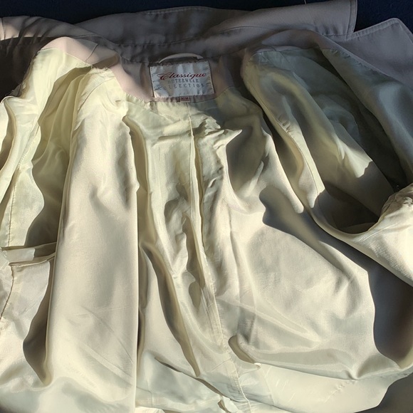 Classique Light Double Breasted Spring/Fall Coat/Outwear - Picture 5 of 6